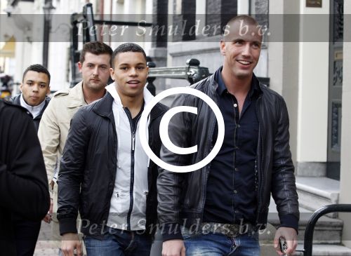 Amsterdam 24 april 2012
Presentatie l Homo met Linda de Mol en op de cover kussend Thijs Romer en Tygo Gernandt. Jeffrey Wammes met een kennis
Peter Smulders bv