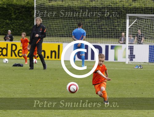 Lausanne, 17 en 18 Augustus 2012
Yolanthe Sneijder-Cabau samen met de dames van het Nederlands elftal, Wesley Sneijder en Jessey Sneijder
Foto Peter Smulders BV