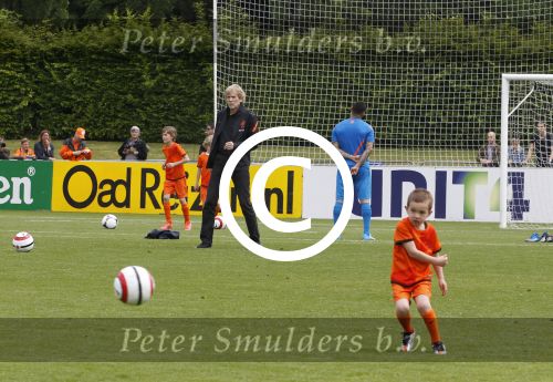 Lausanne, 17 en 18 Augustus 2012
Yolanthe Sneijder-Cabau samen met de dames van het Nederlands elftal, Wesley Sneijder en Jessey Sneijder
Foto Peter Smulders BV