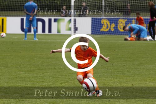 Lausanne, 17 en 18 Augustus 2012
Yolanthe Sneijder-Cabau samen met de dames van het Nederlands elftal, Wesley Sneijder en Jessey Sneijder
Foto Peter Smulders BV