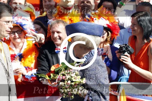 Rhenen en Veenedaal 30 april 2012
Koninginnedag met daarbij aanwezig koningin Beatrix Prins Willem Alexander Prinses Maxima Prins Constantijn Prinses Laurentien Prinses Margrite Prins Maurits Prinses Marilene Prins Bernhard Prinses Annette Prins Pieter Christiaan Prins Floris Prinses Aimee en Pieter v Vollenhoven.
Johan Vlemmix
Peter Smulders bv