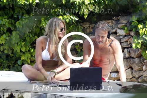 Ibiza 2 mei 2012
John Ewbank en zijn nieuwe vriendin Kelly Weekers op vakantie op ibiza.
Peter Smulders bv