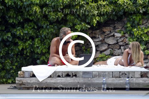 Ibiza 2 mei 2012
John Ewbank en zijn nieuwe vriendin Kelly Weekers op vakantie op ibiza.
Peter Smulders bv
