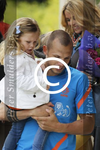 Lausanne, 17 en 18 Mei 2012
Nederlands elftal op traingskamp op weg naar het EK 2012
John Heitinga met zijn vrouw Charlotte Heitinga-Zenden en hun kinderen
Foto Peter Smulders BV