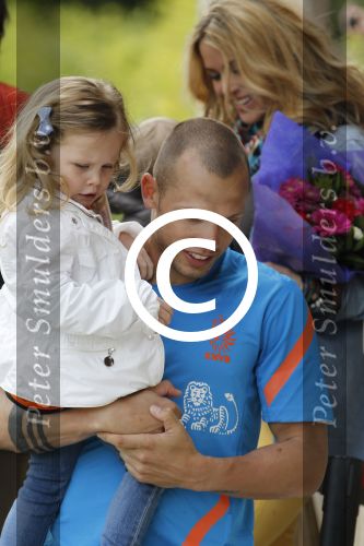 Lausanne, 17 en 18 Mei 2012
Nederlands elftal op traingskamp op weg naar het EK 2012
John Heitinga met zijn vrouw Charlotte Heitinga-Zenden en hun kinderen
Foto Peter Smulders BV