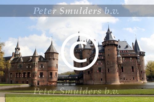 Haarzuilens 25 april 2012
Presentatie expositie trouwjurken van div bn ers waaronder Daphne Deckers, Frans en Mariska Bauer, Thierry Duval en Belinda Meuldijk, Laura Fyji met man Kristel Hoekstra met zoon Linda Wagemakers bij kasteel de Haar.
Peter Smulders bv