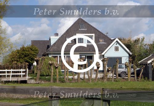 Uitdam 27 april 2012
Katja Schuurman en Thuis Romer hun huis. Katja gaat wandelen op de dijk in Uitdam.
Peter Smulders bv