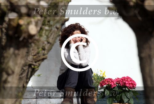 Uitdam 27 april 2012
Katja Schuurman en Thuis Romer hun huis. Katja gaat wandelen op de dijk in Uitdam.
Peter Smulders bv