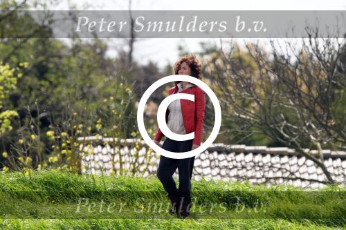 Uitdam 27 april 2012
Katja Schuurman en Thuis Romer hun huis. Katja gaat wandelen op de dijk in Uitdam.
Peter Smulders bv
