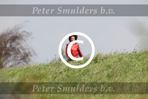 Uitdam 27 april 2012
Katja Schuurman en Thuis Romer hun huis. Katja gaat wandelen op de dijk in Uitdam.
Peter Smulders bv