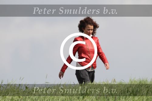 Uitdam 27 april 2012
Katja Schuurman en Thuis Romer hun huis. Katja gaat wandelen op de dijk in Uitdam.
Peter Smulders bv