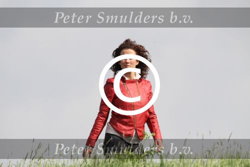 Uitdam 27 april 2012
Katja Schuurman en Thuis Romer hun huis. Katja gaat wandelen op de dijk in Uitdam.
Peter Smulders bv