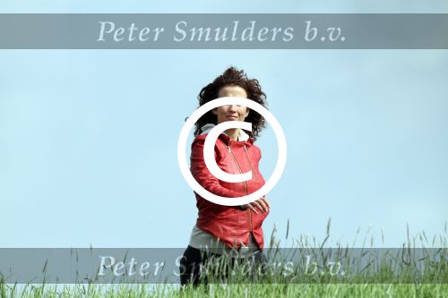 Uitdam 27 april 2012
Katja Schuurman en Thuis Romer hun huis. Katja gaat wandelen op de dijk in Uitdam.
Peter Smulders bv