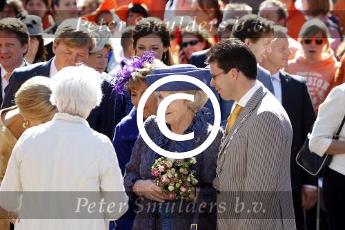 Rhenen en Veenedaal 30 april 2012
Koninginnedag met daarbij aanwezig koningin Beatrix Prins Willem Alexander Prinses Maxima Prins Constantijn Prinses Laurentien Prinses Margrite Prins Maurits Prinses Marilene Prins Bernhard Prinses Annette Prins Pieter Christiaan Prins Floris Prinses Aimee en Pieter v Vollenhoven.
Peter Smulders bv