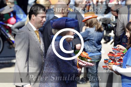 Rhenen en Veenedaal 30 april 2012
Koninginnedag met daarbij aanwezig koningin Beatrix Prins Willem Alexander Prinses Maxima Prins Constantijn Prinses Laurentien Prinses Margrite Prins Maurits Prinses Marilene Prins Bernhard Prinses Annette Prins Pieter Christiaan Prins Floris Prinses Aimee en Pieter v Vollenhoven.
Peter Smulders bv