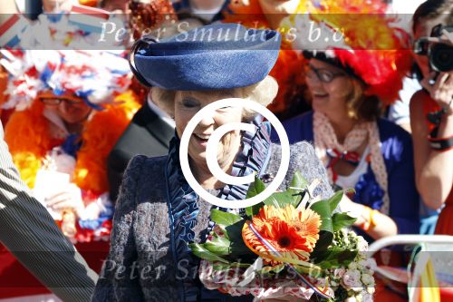 Rhenen en Veenedaal 30 april 2012
Koninginnedag met daarbij aanwezig koningin Beatrix Prins Willem Alexander Prinses Maxima Prins Constantijn Prinses Laurentien Prinses Margrite Prins Maurits Prinses Marilene Prins Bernhard Prinses Annette Prins Pieter Christiaan Prins Floris Prinses Aimee en Pieter v Vollenhoven.
Peter Smulders bv