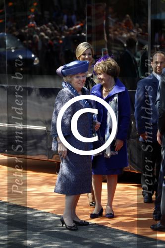 Rhenen en Veenedaal 30 april 2012
Koninginnedag met daarbij aanwezig koningin Beatrix Prins Willem Alexander Prinses Maxima Prins Constantijn Prinses Laurentien Prinses Margrite Prins Maurits Prinses Marilene Prins Bernhard Prinses Annette Prins Pieter Christiaan Prins Floris Prinses Aimee en Pieter v Vollenhoven.
Peter Smulders bv