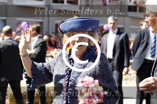Rhenen en Veenedaal 30 april 2012
Koninginnedag met daarbij aanwezig koningin Beatrix Prins Willem Alexander Prinses Maxima Prins Constantijn Prinses Laurentien Prinses Margrite Prins Maurits Prinses Marilene Prins Bernhard Prinses Annette Prins Pieter Christiaan Prins Floris Prinses Aimee en Pieter v Vollenhoven.
Peter Smulders bv