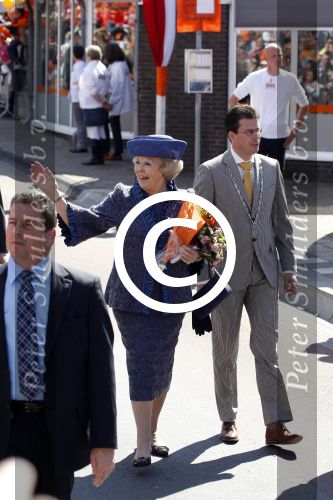 Rhenen en Veenedaal 30 april 2012
Koninginnedag met daarbij aanwezig koningin Beatrix Prins Willem Alexander Prinses Maxima Prins Constantijn Prinses Laurentien Prinses Margrite Prins Maurits Prinses Marilene Prins Bernhard Prinses Annette Prins Pieter Christiaan Prins Floris Prinses Aimee en Pieter v Vollenhoven.
Peter Smulders bv