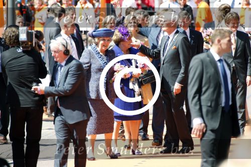 Rhenen en Veenedaal 30 april 2012
Koninginnedag met daarbij aanwezig koningin Beatrix Prins Willem Alexander Prinses Maxima Prins Constantijn Prinses Laurentien Prinses Margrite Prins Maurits Prinses Marilene Prins Bernhard Prinses Annette Prins Pieter Christiaan Prins Floris Prinses Aimee en Pieter v Vollenhoven.
Peter Smulders bv