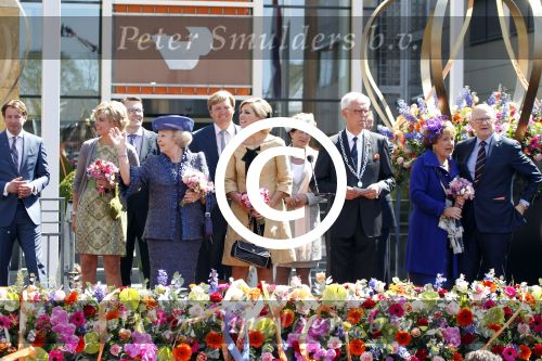 Rhenen en Veenedaal 30 april 2012
Koninginnedag met daarbij aanwezig koningin Beatrix Prins Willem Alexander Prinses Maxima Prins Constantijn Prinses Laurentien Prinses Margrite Prins Maurits Prinses Marilene Prins Bernhard Prinses Annette Prins Pieter Christiaan Prins Floris Prinses Aimee en Pieter v Vollenhoven.
Peter Smulders bv