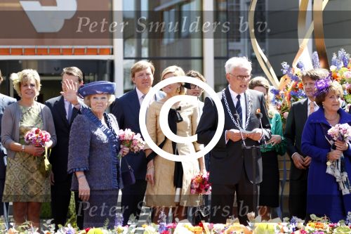 Rhenen en Veenedaal 30 april 2012
Koninginnedag met daarbij aanwezig koningin Beatrix Prins Willem Alexander Prinses Maxima Prins Constantijn Prinses Laurentien Prinses Margrite Prins Maurits Prinses Marilene Prins Bernhard Prinses Annette Prins Pieter Christiaan Prins Floris Prinses Aimee en Pieter v Vollenhoven.
Peter Smulders bv