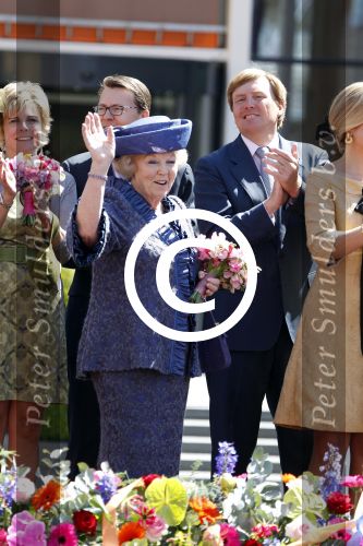 Rhenen en Veenedaal 30 april 2012
Koninginnedag met daarbij aanwezig koningin Beatrix Prins Willem Alexander Prinses Maxima Prins Constantijn Prinses Laurentien Prinses Margrite Prins Maurits Prinses Marilene Prins Bernhard Prinses Annette Prins Pieter Christiaan Prins Floris Prinses Aimee en Pieter v Vollenhoven.
Peter Smulders bv