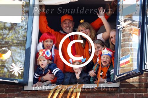 Rhenen en Veenedaal 30 april 2012
Koninginnedag met daarbij aanwezig koningin Beatrix Prins Willem Alexander Prinses Maxima Prins Constantijn Prinses Laurentien Prinses Margrite Prins Maurits Prinses Marilene Prins Bernhard Prinses Annette Prins Pieter Christiaan Prins Floris Prinses Aimee en Pieter v Vollenhoven.
Peter Smulders bv