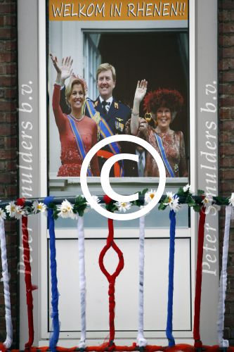 Rhenen en Veenedaal 30 april 2012
Koninginnedag met daarbij aanwezig koningin Beatrix Prins Willem Alexander Prinses Maxima Prins Constantijn Prinses Laurentien Prinses Margrite Prins Maurits Prinses Marilene Prins Bernhard Prinses Annette Prins Pieter Christiaan Prins Floris Prinses Aimee en Pieter v Vollenhoven.
Peter Smulders bv