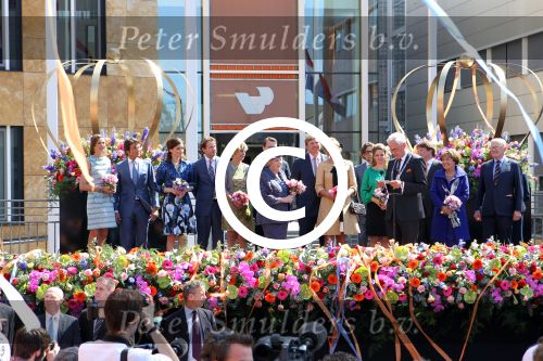 Rhenen en Veenedaal 30 april 2012
Koninginnedag met daarbij aanwezig koningin Beatrix Prins Willem Alexander Prinses Maxima Prins Constantijn Prinses Laurentien Prinses Margrite Prins Maurits Prinses Marilene Prins Bernhard Prinses Annette Prins Pieter Christiaan Prins Floris Prinses Aimee en Pieter v Vollenhoven.
Peter Smulders bv