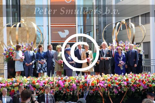 Rhenen en Veenedaal 30 april 2012
Koninginnedag met daarbij aanwezig koningin Beatrix Prins Willem Alexander Prinses Maxima Prins Constantijn Prinses Laurentien Prinses Margrite Prins Maurits Prinses Marilene Prins Bernhard Prinses Annette Prins Pieter Christiaan Prins Floris Prinses Aimee en Pieter v Vollenhoven.
Peter Smulders bv