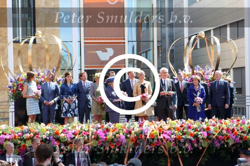Rhenen en Veenedaal 30 april 2012
Koninginnedag met daarbij aanwezig koningin Beatrix Prins Willem Alexander Prinses Maxima Prins Constantijn Prinses Laurentien Prinses Margrite Prins Maurits Prinses Marilene Prins Bernhard Prinses Annette Prins Pieter Christiaan Prins Floris Prinses Aimee en Pieter v Vollenhoven.
Peter Smulders bv