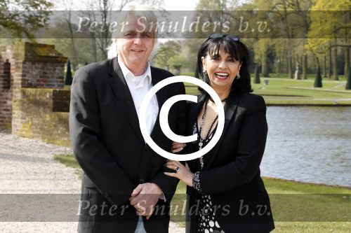 Haarzuilens 25 april 2012
Presentatie expositie trouwjurken van div bn ers 
Laura Fygi met man 
Peter Smulders bv