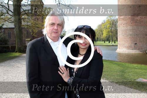 Haarzuilens 25 april 2012
Presentatie expositie trouwjurken van div bn ers 
Laura Fygi met man 
Peter Smulders bv