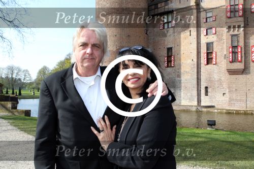 Haarzuilens 25 april 2012
Presentatie expositie trouwjurken van div bn ers 
Laura Fygi met man 
Peter Smulders bv