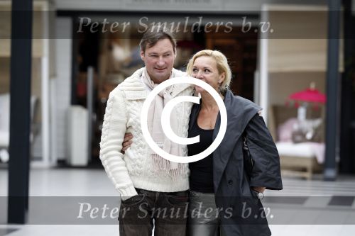 Amsterdam Amstelveen 26 april 2012
Mariska v Kolck en Edgar Peer aan het winkelen bij Riviera Maison op het gelderlandplein.
Peter Smulders bv