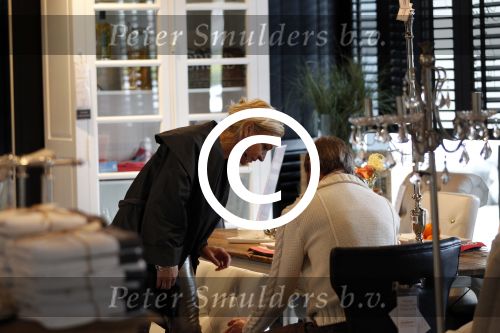Amsterdam Amstelveen 26 april 2012
Mariska v Kolck en Edgar Peer aan het winkelen bij Riviera Maison op het gelderlandplein.
Peter Smulders bv