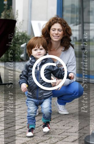 Nieuwegein 26 april 2012
Barbara Barend en haar zoon Seb bij presentatie fiets waarvan gedeelt opbrengst naar MKI gaat.
Peter Smulders bv