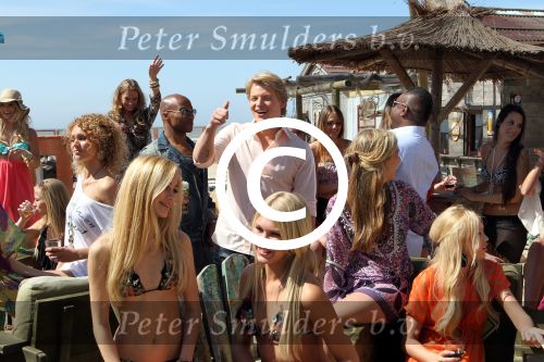 Zandvoort 27 april 2012
Opnames nieuwe video clip Thomas Berge waarin onderande Emile Ratelband en new timeless mee doen .
Opnames zijn bij standtent in Zandvoort.
Peter Smulders bv
