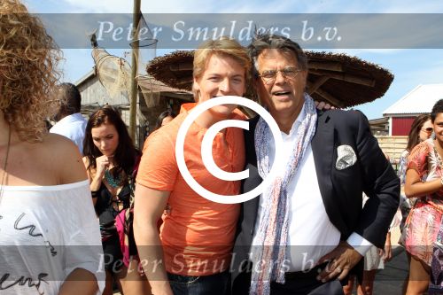 Zandvoort 27 april 2012
Opnames nieuwe video clip Thomas Berge waarin onderande Emile Ratelband en new timeless mee doen .
Opnames zijn bij standtent in Zandvoort.
Peter Smulders bv