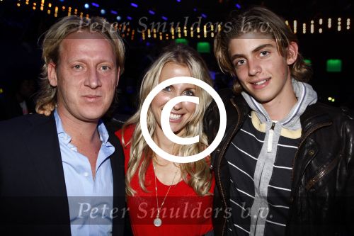 Hilversum 1 maart 2008
Finale van idols in studio 22 . Martijn Krabbe en Wendy v Dijk presenteren het programma. Uiteindelijk wint Nikki van Nathalie. Vivian reys Ewbank met broers Marc en Bobbie
Peter Smulders bv