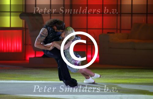 Hilversum 4 maart 2011
Sterren dansen op het ijs van SBDS 6 in studio 22 .Deelnemers zijn Monique Smit Jenny Smit Vivian Reys Babette v Veen Ralf Mackenbach Michael Boogerd en Sieneke Gerard Joling en Nance Coolen presenteren het.
Peter Smulders bv