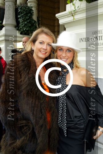 Amsterdam 6 oktober 2003

Beau Monde awards in het amstel hotel

vivian reys met moeder

Peter Smulders bv