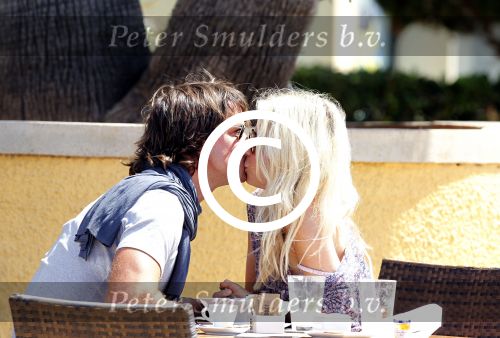ibiza 6 juni 2011
Vivian Reys met haar nieuwe spaanse vriend .
Peter Smulders bv