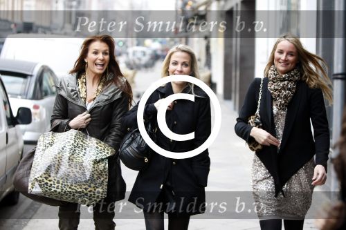 Amsterdam 14 december 2009
Braekfast at Tiffanys op de pc hooftstraat georganiseerd door Gracia en Dani Bles styling. Leontine Borsato met Vivian Ewbank en Lieke v Lexmond
Peter Smulders bv