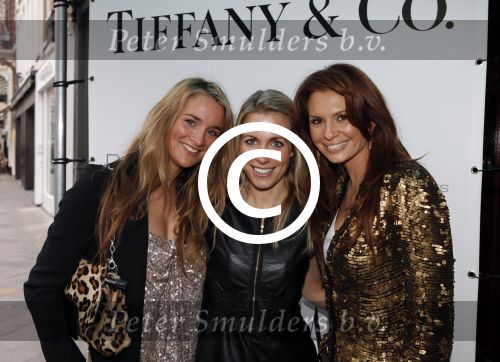 Amsterdam 14 december 2009
Braekfast at Tiffanys op de pc hooftstraat georganiseerd door Gracia en Dani Bles styling. Leontine Borsato met Vivian Ewbank en Lieke v Lexmond
Peter Smulders bv