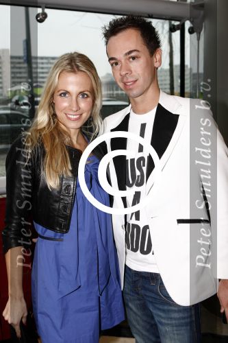 Amsterdam 16 maart 2008
Modeshow Danie Bles in expo 21. Vivian Ewbank Reijs met een vriend
Peter Smulders bv
