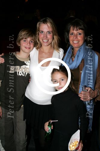 Rotterdam 16 oktober 2004
Premiere Film van ome Willem in Luxor theater.
Vivian Reys zwanger met broetje Bobby nichtje Britt en tante Angelique  vd Meyden
Peter Smulders bv