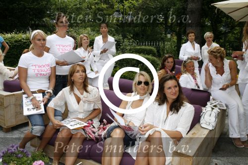 Wassenaar 19 juni 2006
Beau Monde rally met cabrio\'
Vivian Reys   Ellemieke Vermolen Nada v Nie en Lieke v Lexmond
Peter Smulders bv