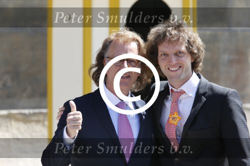 Amsterdam, 29 April 2013
Vertrek Kon. familie vanuit Paleis op de Dam naar het diner in het Rijksmuseum
Andre Rieu met zijn zoon Pierre Rieu
Foto Peter Smulders BV
